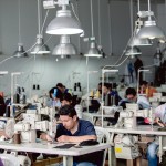 Trabajadores en fábrica - Colombia